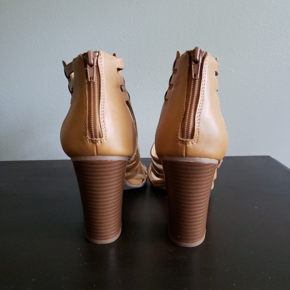 Nude Heels - Picture 2 of 5